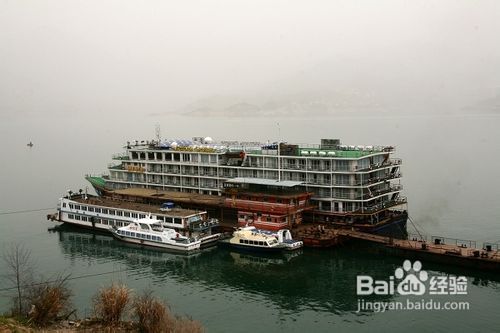 4月豪华游轮踏上三峡旅游之行