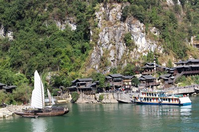 三峡两岸 壮丽景致与旅游体验
